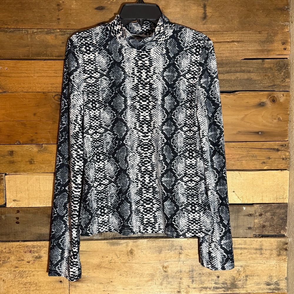 SHEIN Snake Print Long Sleeve T size‎ Large